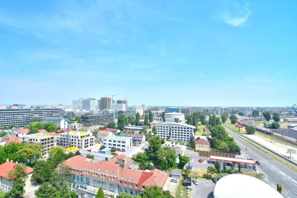 Downtown Charm With Free Parking Spot Apartman Pozsony Kültér fotó